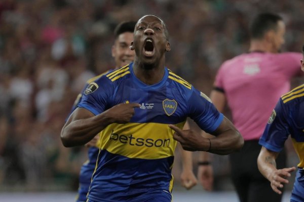 La noticia que recibió Advíncula tras el triunfo de Boca