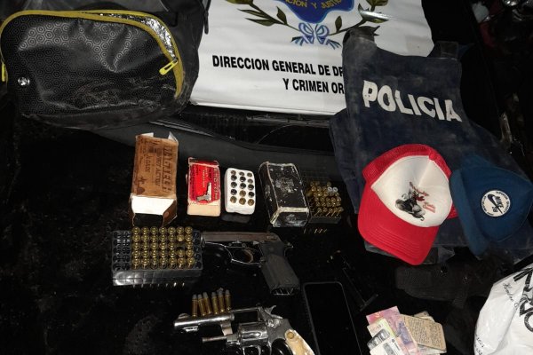 Corrientes: fue demorado con armas de fuego, cartuchos y dinero en efectivo dentro de su auto