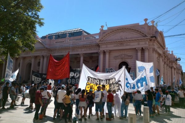 La protesta social y pedido de alimentos llegó al gobernador