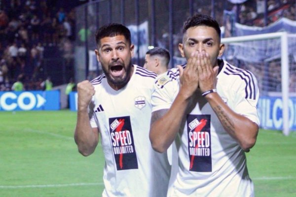 Deportivo Riestra se lo dio vuelta a Independiente Rivadavia y ganó por 2-1