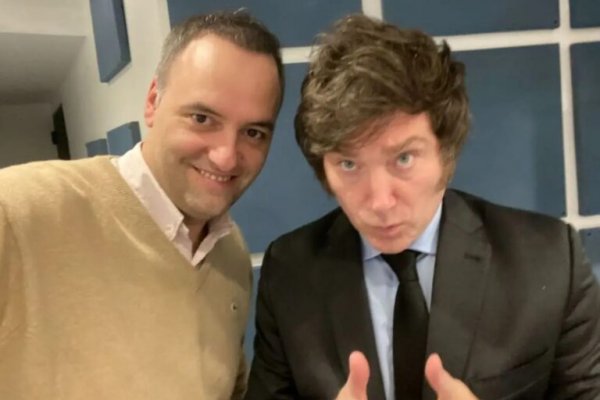 Adorni le pone la cara al fracaso del DNU con un irónico tuit