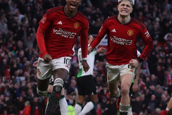 En un partidazo para el infarto, el Manchester United le ganó 4-3 al Liverpool