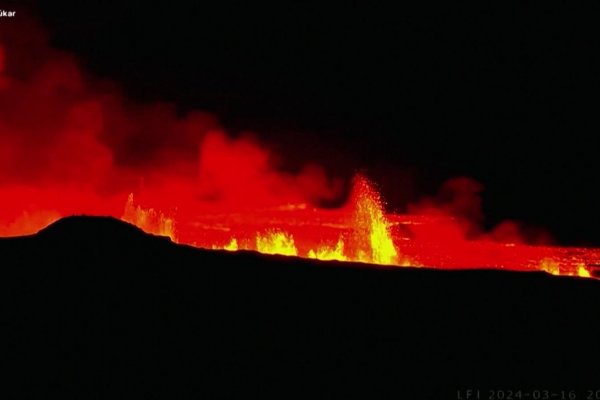 Así de rápido fluye la lava de este volcán de Islandia