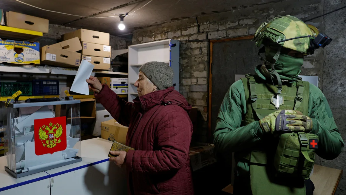 Ucrania hace un llamamiento a los ciudadanos bajo ocupación rusa para que ignoren las 'pseudo elecciones' de Putin