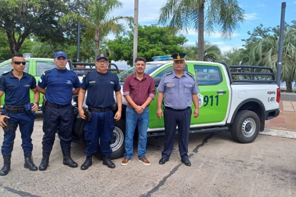 El gobernador exhibe recursos: entregó 100 vehículos a la policía y anunció la compra de otros 400