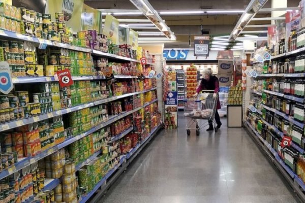 Se aceleró la inflación en alimentos y genera tensiones entre Milei y Caputo