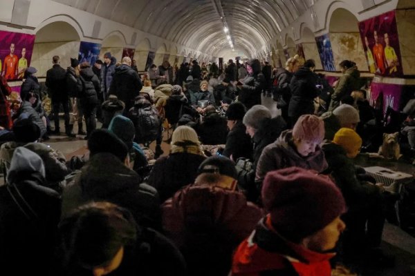 Miles de personas en Kyiv corren a los refugios por un ataque de Rusia con misiles, horas después de la visita del asesor de seguridad nacional de Biden