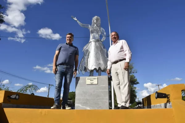 Zdero en Laguna Limpia: inauguró obras en el Polideportivo Municipal y la Escultura de la Mujer