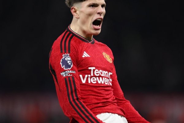 Manchester United sigue a un jugador de Boca
