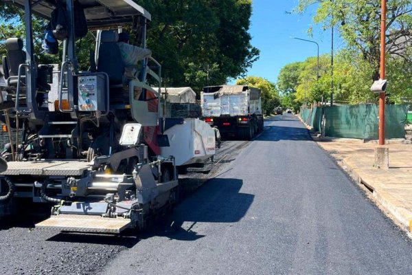 NUEVA: Repavimentan calle Suiza en la capital correntina