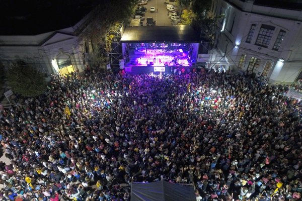 Saladillo, 13.000 galletas gigantes en la Fiesta de la Galleta de Piso