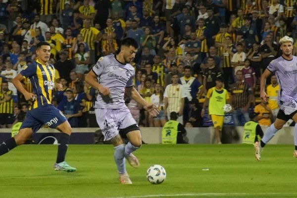 Barracas Central sorprendió a Rosario Central y se subió a lo más alto de la Zona A