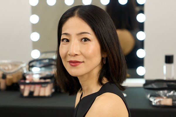 Hiromi Ueda, maquilladora: 