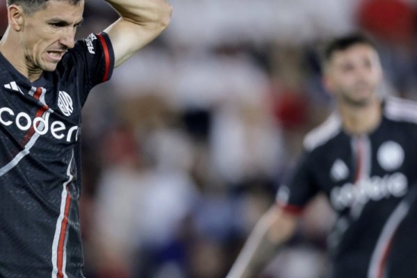 River no encontró respuestas y se fue golpeado ante Huracán