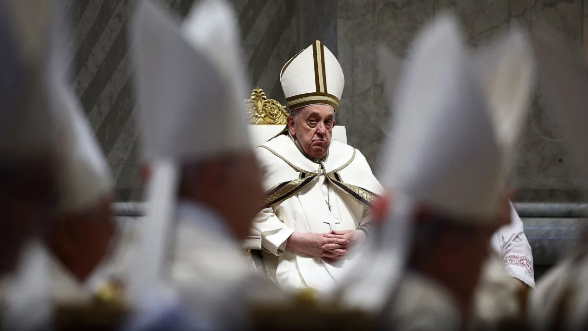 El papa Francisco se salta el viacrucis del Viernes Santo a último momento para 
