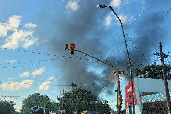 FUEGO! Un depósito se Incendió en Corrientes