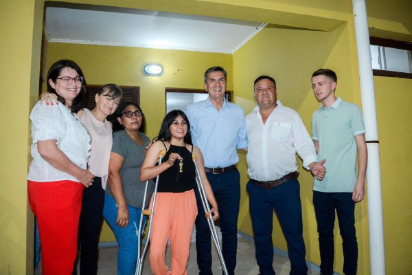 Chorotis: el gobernador Zdero entregó una vivienda adaptada