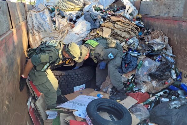 Corrientes: descubren 68 neumáticos entre cargamento de vidrio para reciclaje