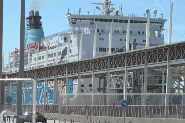 Llegan a acuerdo en España por 69 pasajeros de un crucero con documentación irregular