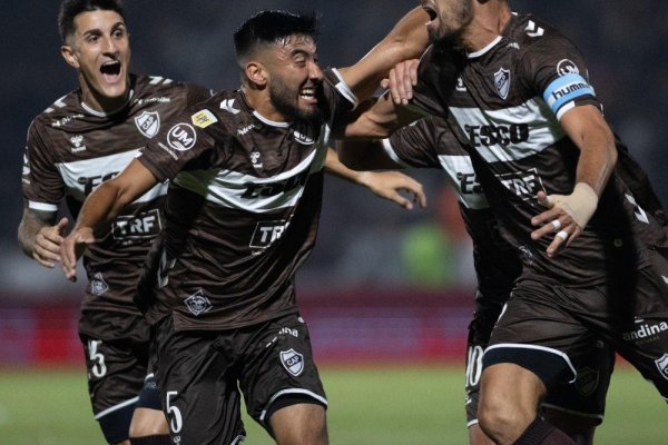 Platense le ganó a Tigre por 3-1 y sumó de a tres