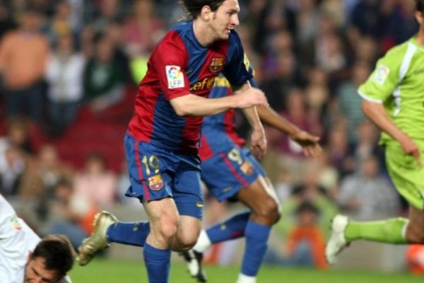 Se cumplen 17 años del gol de Messi parecido al de Maradona
