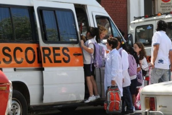 Transporte escolar: planean aplicar subas mensuales ante la realidad económica