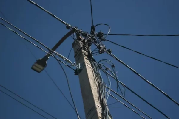 Corrientes: sufrieron una descarga eléctrica cuando salían de la escuela