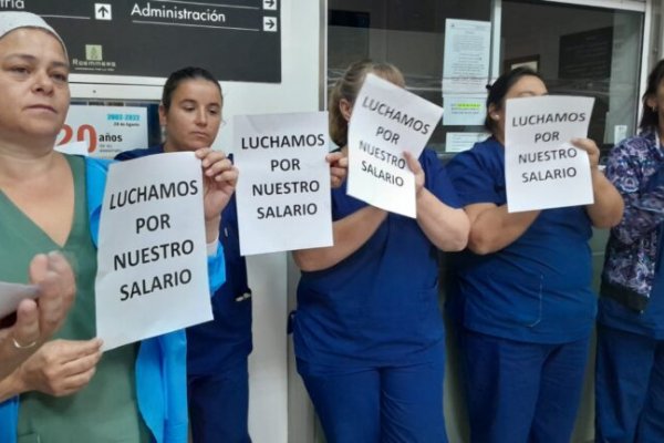 Trabajadores de la salud en Bahía Blanca realizan medidas de fuerza y exigen el pago de salarios adeudados