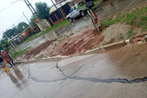 SE HUNDE! Por la lluvia una avenida de la ciudad de Corrientes está cortada