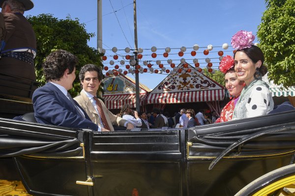 Las famosas se visten de flamencas para pasear por el Real de la Feria de Sevilla