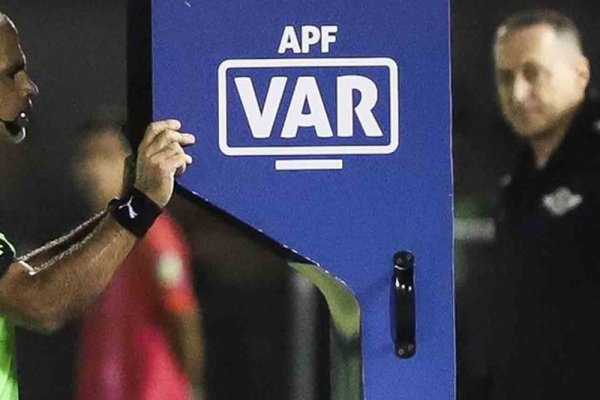 El histórico cambio en el VAR que implementará la Premier League en la próxima temporada