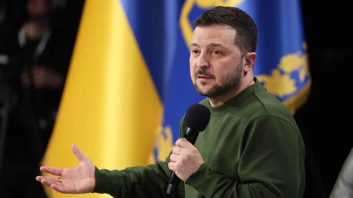 Zelensky firma una ley que reforma las reglas de reclutamiento de Ucrania