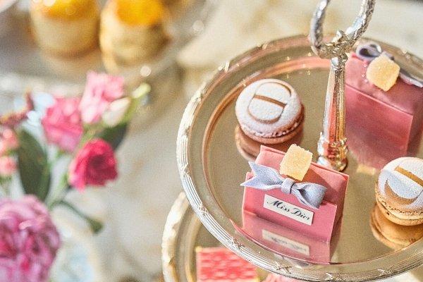 La merienda con Dior y sus perfumes icónicos en el Ritz que se convertirá en el regalo más original del día de la Madre