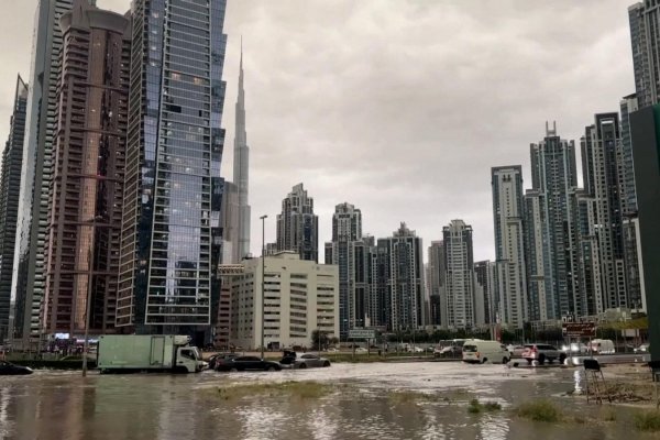 Dubai se inundó con la lluvia equivalente a un año en sólo 12 horas