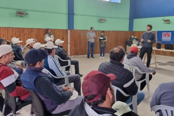 Capacitan a trabajadores rurales sobre cuidado de la salud y el medio ambiente