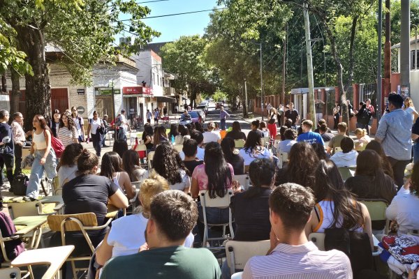 Defensa de la universidad pública: en Corrientes marcha la juventud radical que fiscalizó para Milei