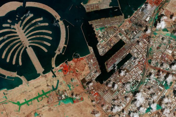 Satélite capta imágenes de las inundaciones en Dubai desde el espacio