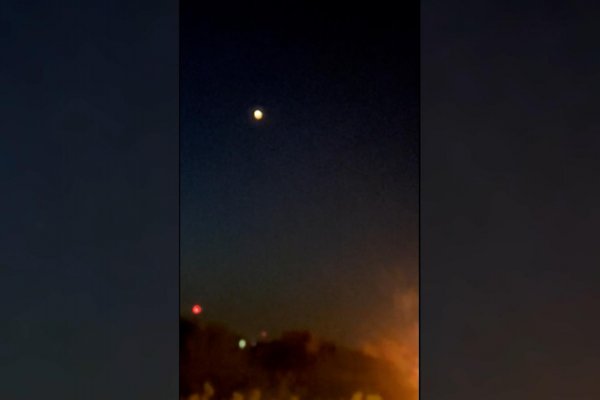 Video muestra destellos en el cielo cerca del lugar donde fue el ataque a Irán