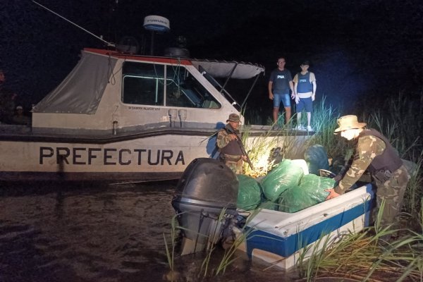 Flores sobre el agua: PNA secuestró un cargamento de 320 kilos de marihuana en Corrientes
