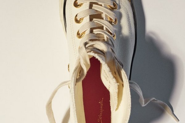 Atrevidas y singulares, nace la sneaker de Schiaparelli