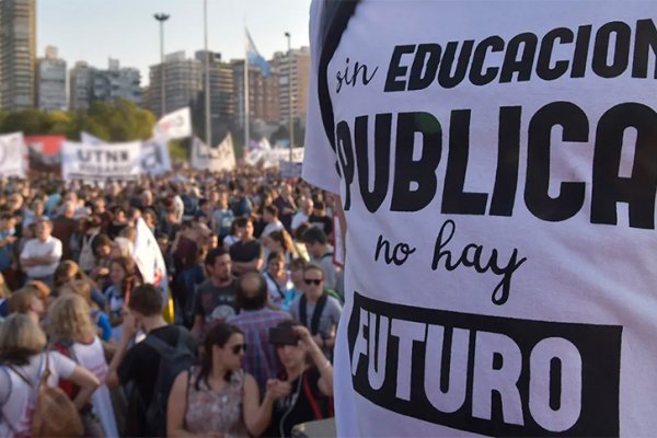 Marcha universitaria en Corrientes: suspicacias de por qué la concentración no es frente al Rectorado