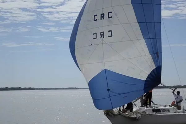 Don Osvaldo una de las sorpresas en la regata Paso de la Patria-Corrientes