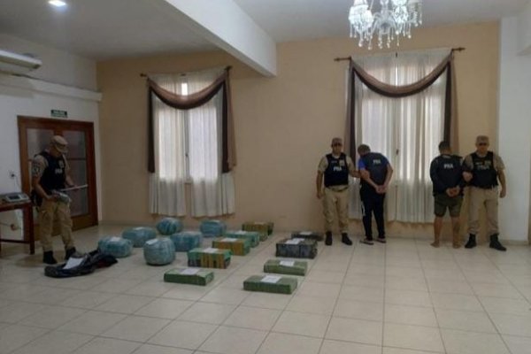 Multiplicación de los panes: Prefectura secuestró 240 kilos de marihuana en Corrientes