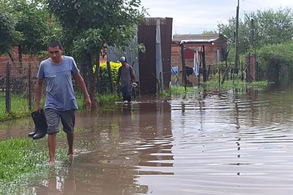 30 familias evacuadas por el desborde del Riachuelo