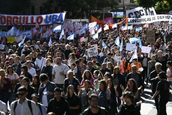 Realizan marcha universitaria en Buenos Aires por ajuste del presupuesto educativo