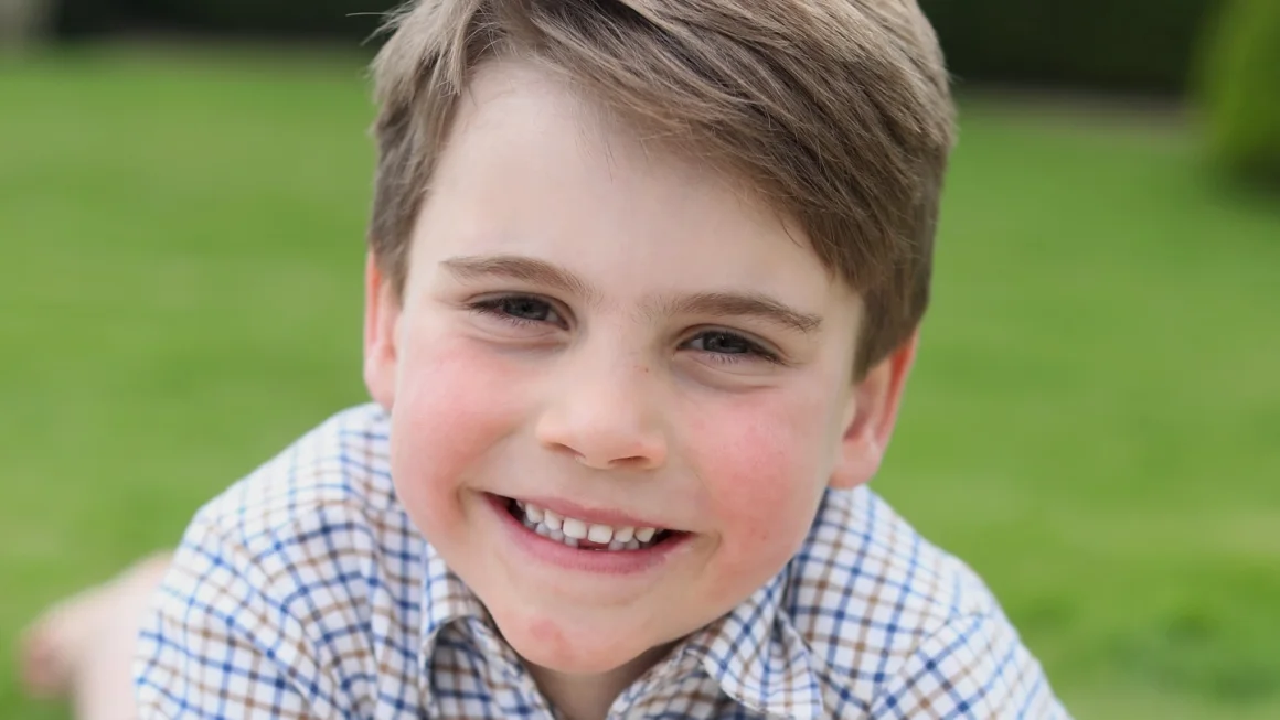 Publican una foto del príncipe Luis con motivo de su sexto cumpleaños