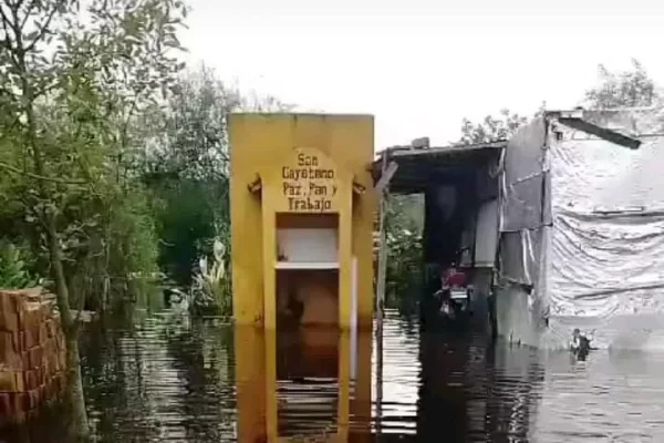 En San Luis del Palmar aumentan los evacuados tras el desborde del Riachuelo