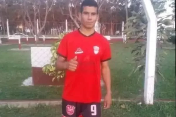Tragedia: murió un futbolista tras chocar contra el muro de una cancha en Corrientes