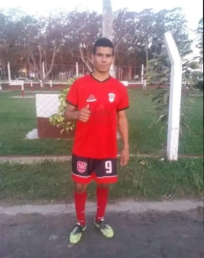 Tragedia: murió un futbolista tras chocar contra el muro de una cancha en  Corrientes | Corrientes Hoy