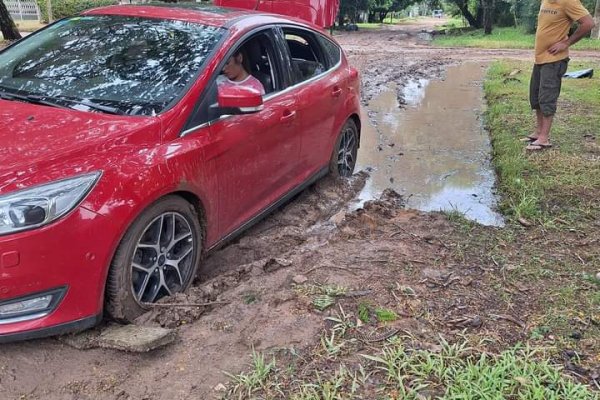 En una localidad turística de la provincia la policía no puede llegar a una emergencia por el mal estado de calles